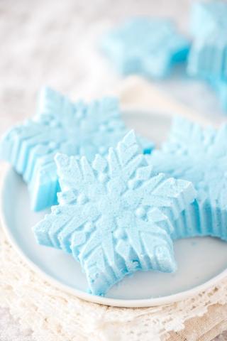 Picture of light blue snowflake-shaped bath bombs