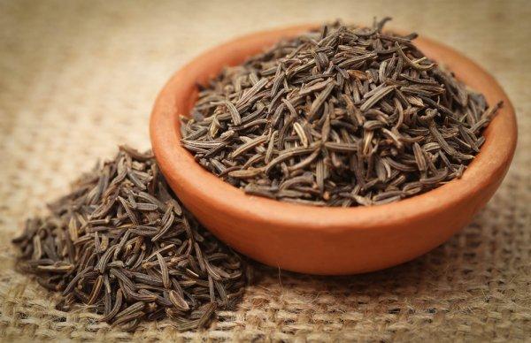 Caraway seed in a brown bowl