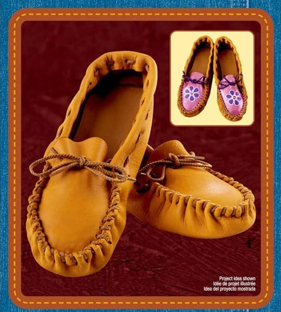 A picture of 2 sets of moccasins, one plain and one painted.