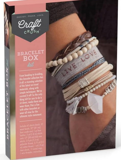 Box with picture of the different braclets included inthe take and make kit
