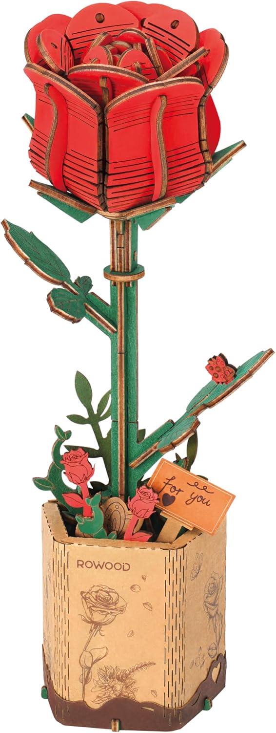 A picture of a wooden 3D rose.